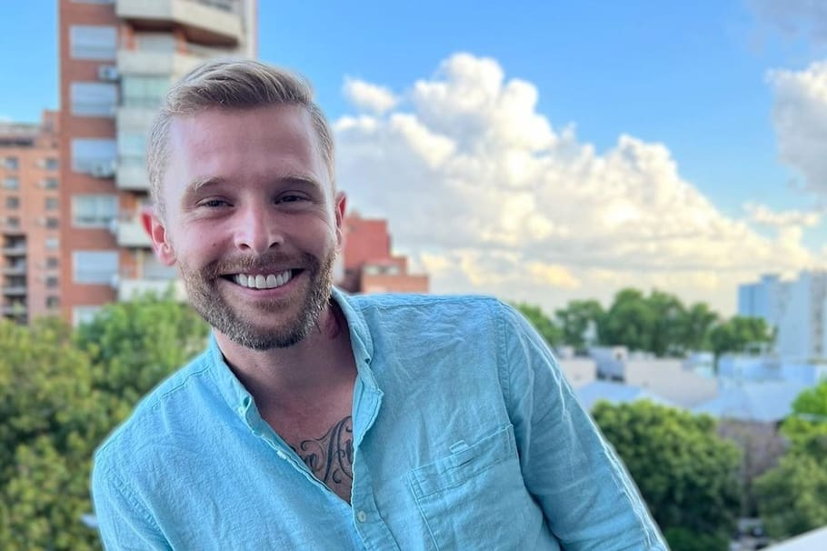 El reconocido youtuber estadounidense que llevaba varios años viviendo en Colombia, se fue del país y se radicó en Argentina.