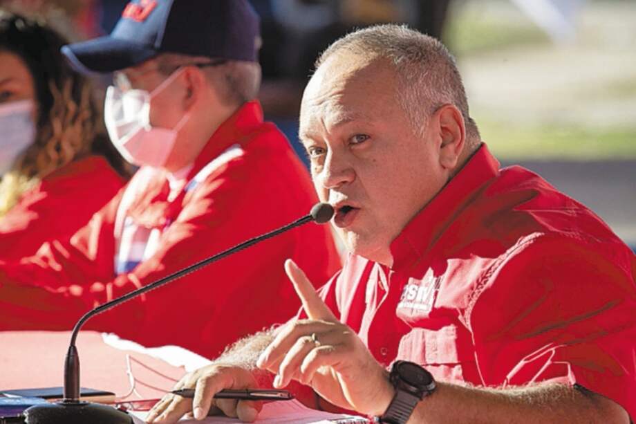 El líder chavista Diosdado Cabello habla durante una rueda de prensa en Caracas (Venezuela).
