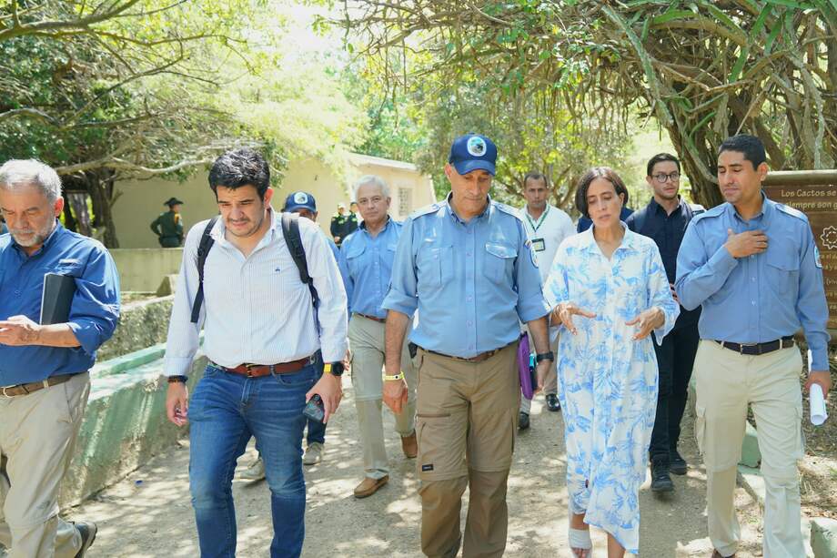 La ministra de Ambiente, Susana Muhamad, encabezó una mesa de alto nivel en el Parque Isla Salamanca, en Magdalena.