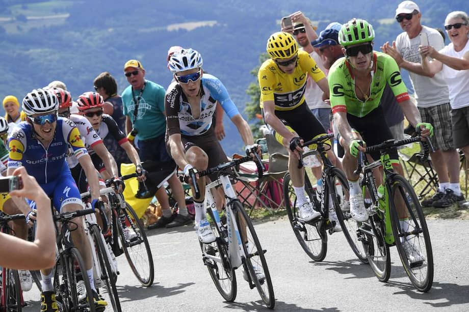 Romain Bardet (izq.), Chris Froome y Rigoberto Urán (der.) en la etapa 15 del Tour. / AFP