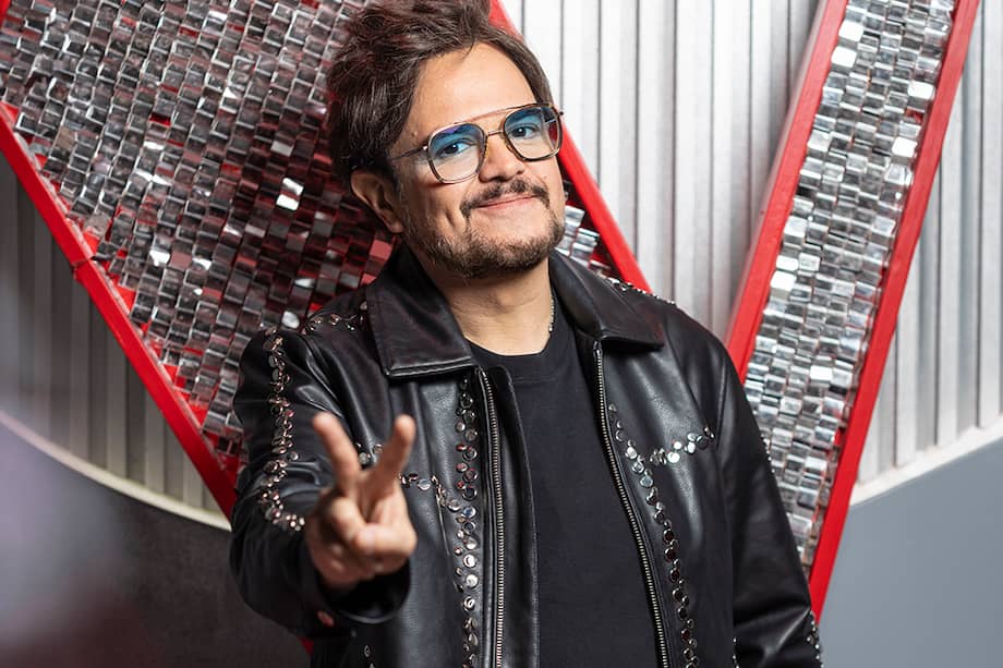 Su tía María Eugenia Peña le enseñó a tocar piano a sus 7 años y desde ese momento su familia se dio cuenta del talento que tenía para la música