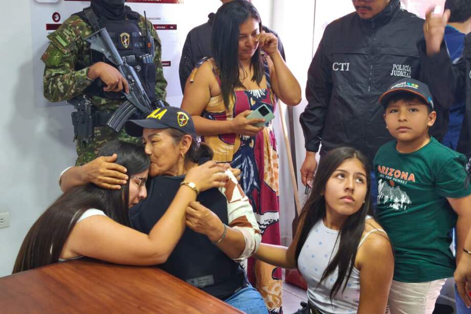 Senobia Tibaduiza fue llevada a las instalaciones de la Décima Sexta Brigada del Ejército Nacional, donde recibió atención médica antes de reencontrarse con su familia.