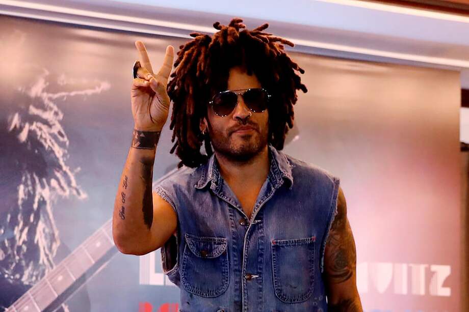 El artista estadounidense Lenny Kravitz, en rueda de prensa en Bogotá (Colombia), aseguró que el secreto para poder atraer nuevos públicos y mantenerse en lo alto del candelero musical tras 30 años en la música es no pensar en ser innovador, apenas él mismo. / EFE