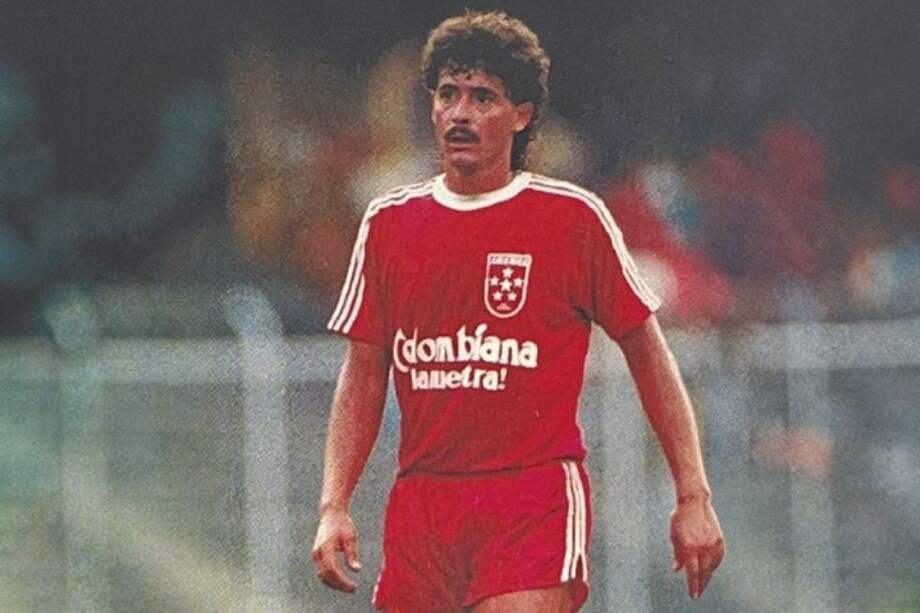 Como jugador, Pedro Sarmiento fue campeón del fútbol colombiano con Atlético Nacional y América de Cali.