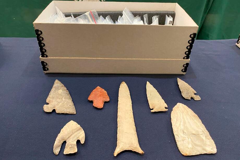 La Secretaría de Cultura de México indicó que “las piezas, cuyos rasgos corresponden con el clásico estilo de talleres líticos de Coahuila”, serán trasladadas a la Ciudad de México para que especialistas del Instituto Nacional de Antropología e Historia puedan analizarlas y determinar con precisión su origen y autenticidad.