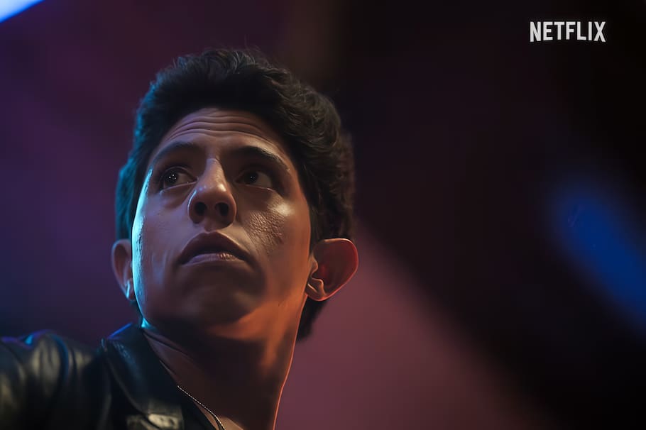 Sergio Palau es Martín Salcedo en 'Salcedo, cuero y bogaloo', nueva serie de Netflix (2026).