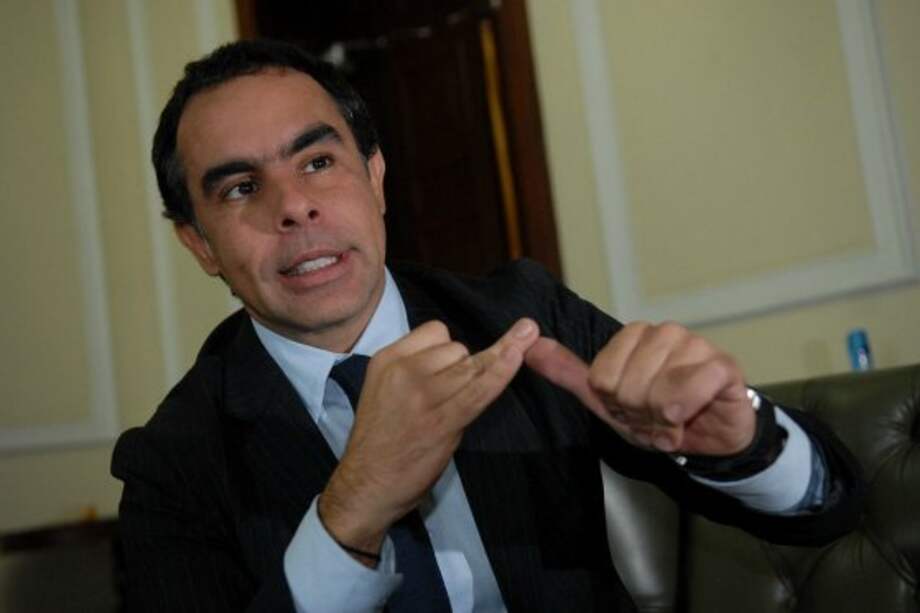 Benedetti, apoyando a Santos pero no a Vargas Lleras