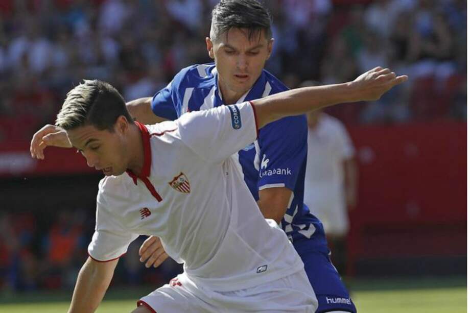 Daniel Torres salió con molestias físicas en la derrota del Alavés 1-2 ante el Sevilla