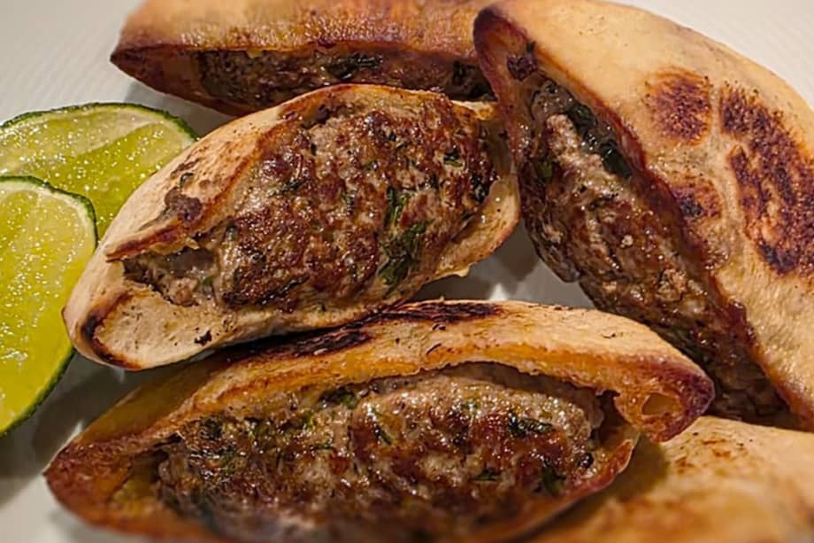 Mi hijo me me sugirió unos arayes, que son una especie de sanduchitos del Medio Oriente (Turquía, Siria, Líbano).