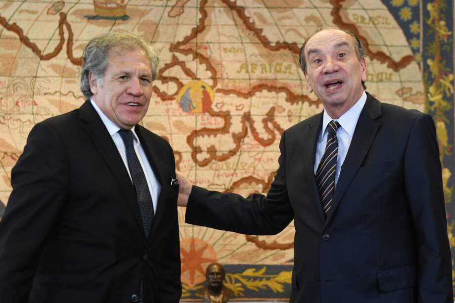 El secretario de la OEA, Luis Almagro (derecha), y el canciller brasileño Aloysio Nunes. / AFP