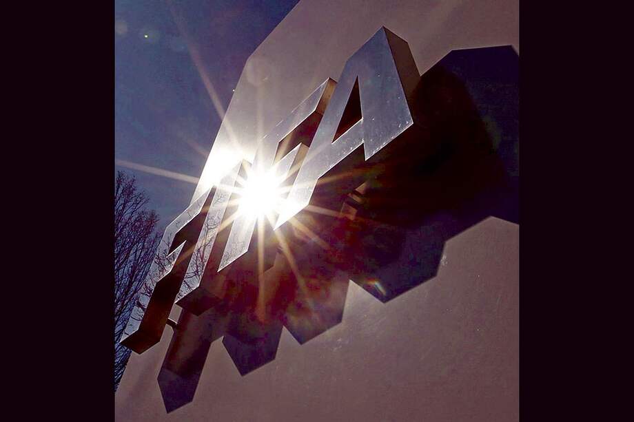 El logo de la FIFA en la sede de la organización en Zúrich, Suiza. / EFE