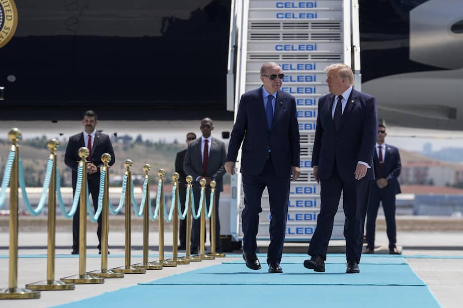 El presidente turco, Recep Tayyip Erdogan, recibió al presidente estadounidense, Donald Trump, en el aeropuerto de Ankara, antes de la cumbre de jefes de Estado y de Gobierno de la OTAN.
