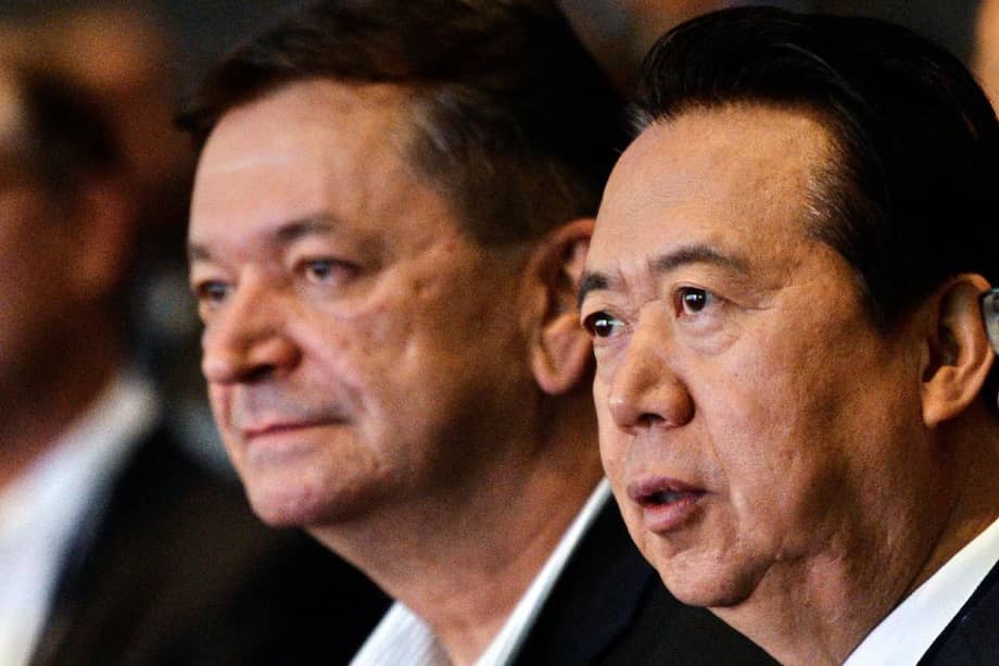 Alexander Prokopchuk (i) y Meng Hongwei, expresidente de Interpol acusado de corrupción. / AFP