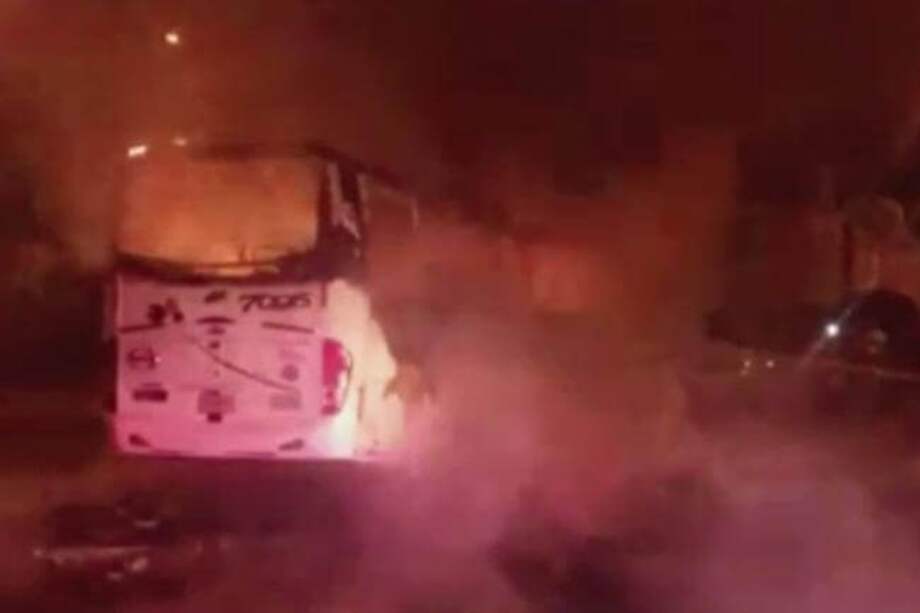 Dentro de las afectaciones se encuentra la caída de cableado de televisión y telefonía. / Tomada de Blu Radio