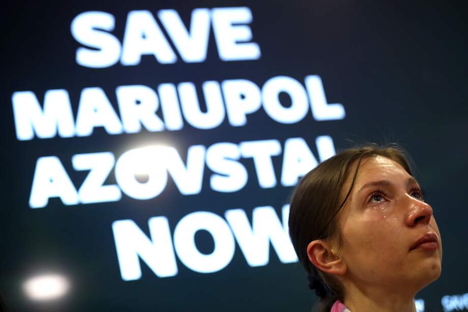 Natalia Zarytska, esposa de un combatiente de Azov, habló durante una conferencia de prensa en Estambul, a la que asistió para pedirle al presidente turco, Recep Tayyip Erdogan, que apoye el rescate de soldados y civiles en Mariúpol.