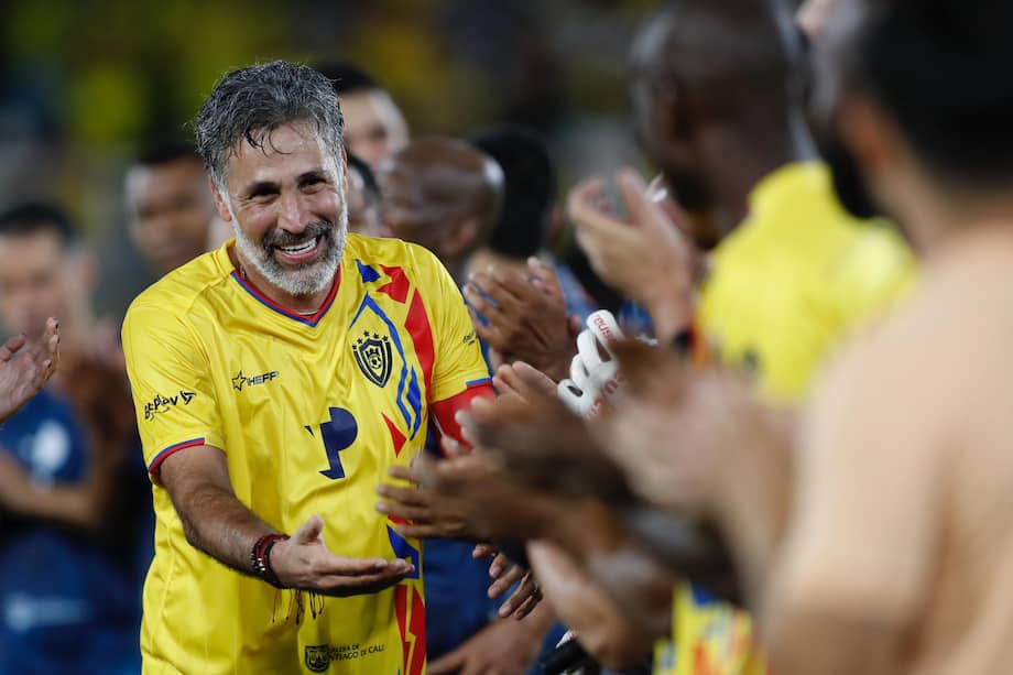 El jugador colombiano Mario Alberto Yepes en su partido de despedida.