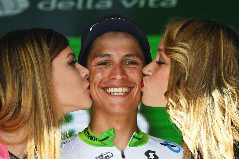 La sonrisa es el sello personal del ciclista bogotano Esteban Chaves, segundo del Giro de Italia. / EFE