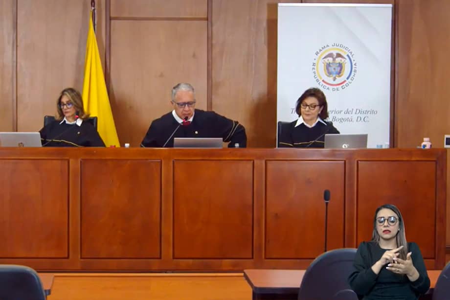 Los magistrados que participaron en la decisión: Alexandra Ossa, Manuel Antonio Merchán, el ponente, y Leonor Oviedo, quien salvó el voto.