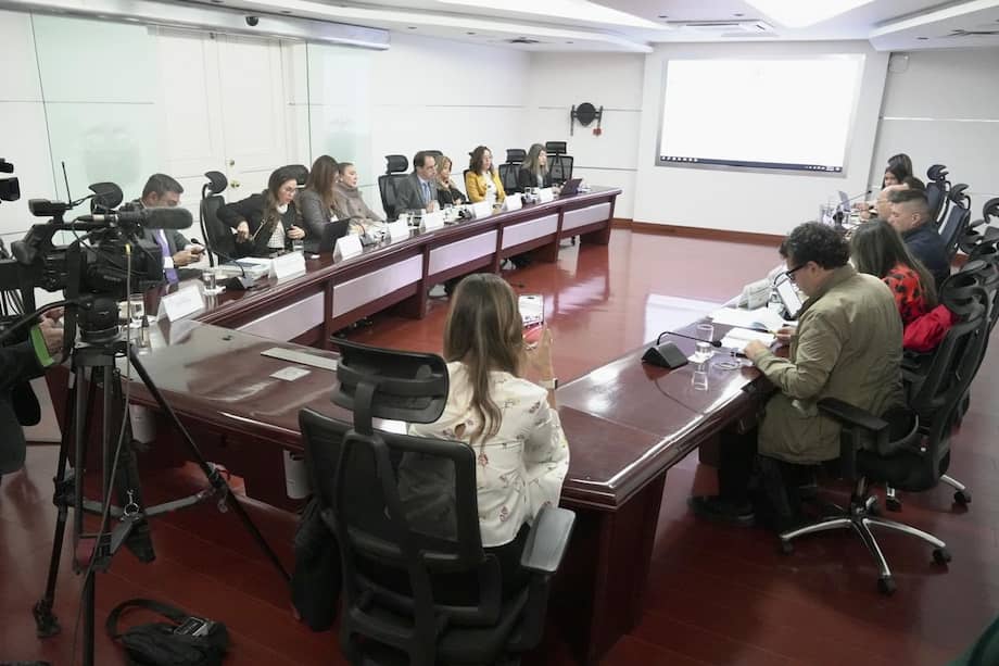 Avanza proceso de empalme entre tensiones en las comitivas de Abelardo de la Espriella y Gustavo Petro.