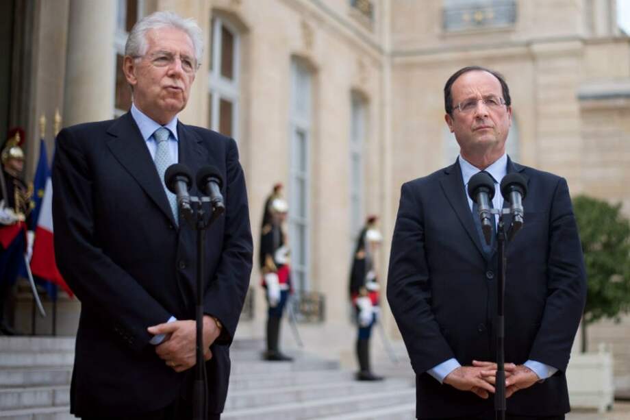 Mario Monti y François Hollande, dos de los líderes de Europa. / AFP