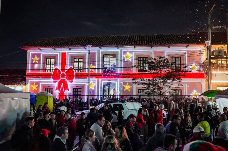 Entre el 16 y el 23 de diciembre, el espectáculo recorrerá ocho puntos del municipio, llevando luz, arte y tecnología a comunas y corregimientos.