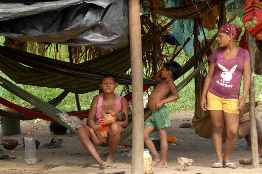La violencia, entre otras causas, ha hecho que el pueblo tukano se haya reducido a la mitad en 15 años. / Archivo