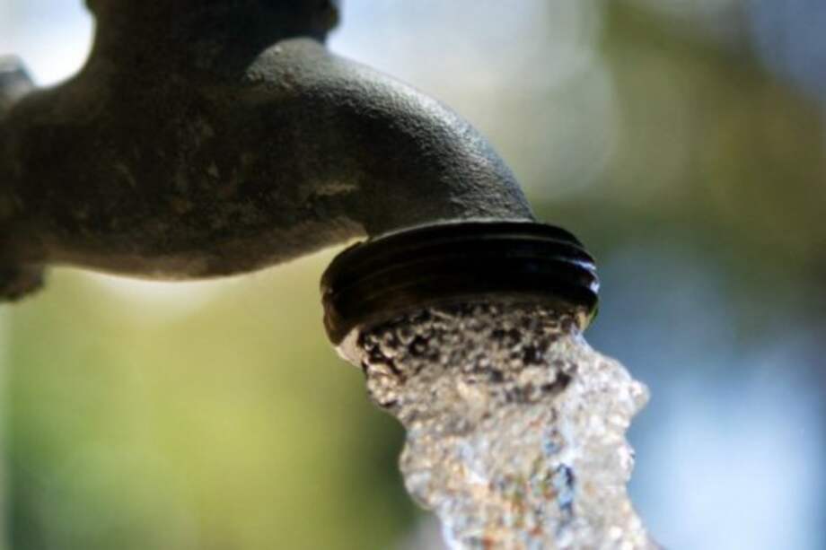 Según el concejal Jairo Cardozo, con la reducción del consumo básico de agua, los estratos bajos tendrán que pagar más.