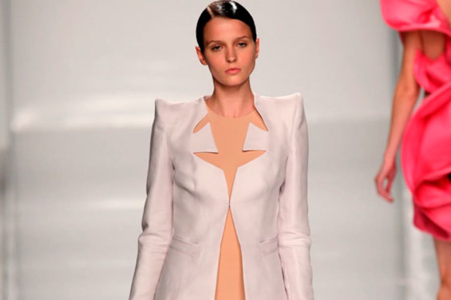 Polémica en pasarela de Milán por influencia de Berlusconi