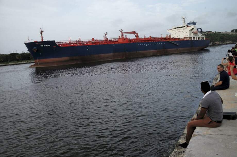 El petrolero MS Simon fuera del puerto de La Habana en La Habana, Cuba. / Bloomberg News