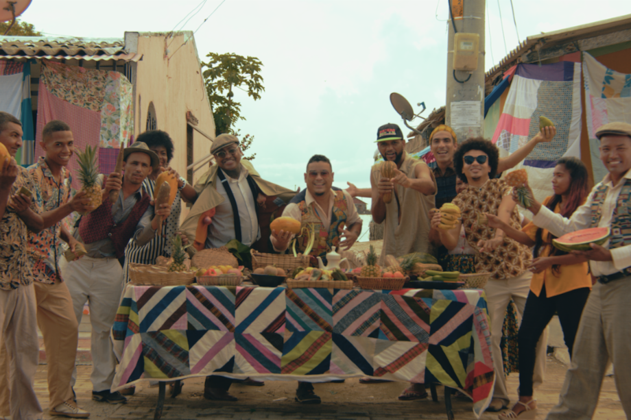 El video fue rodado en Tasajera, en donde se han dado experiencias graves de abandono estatal y de situaciones de delincuencia asociada a la manipulación del transporte de alimentos y combustible,