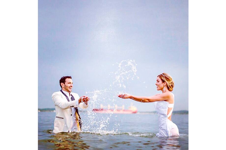 Nataly Umaña y Alejandro Estrada se casaron en la playa