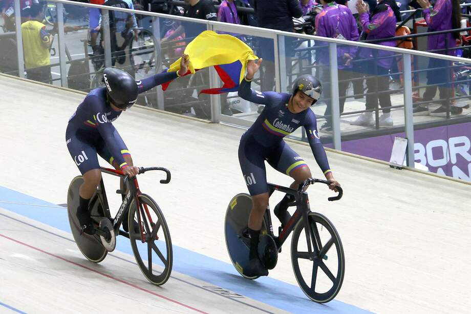 La delegación colombiana inicia su participación en el Campeonato Mundial de Pista Élite UCI 2025 en el velódromo de Peñalolén, en Santiago de Chile, con 14 ciclistas entre velocistas y fondistas.