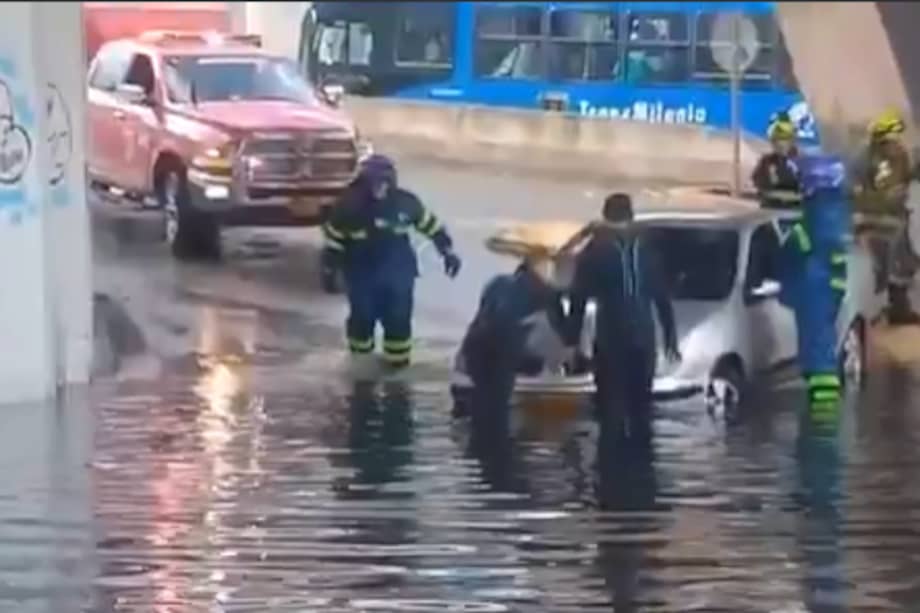 Inundación en el deprimido de la 94