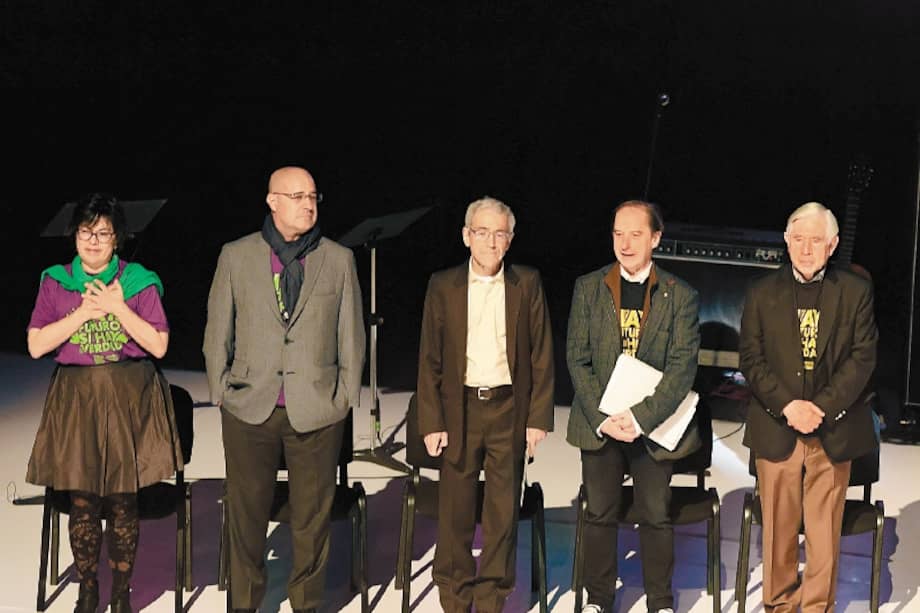 Comisionados: Marta Ruiz, Alejandro Castillejo, Francisco de Roux, Carlos Beristain y Saúl Franco. / Gustavo Torrijos