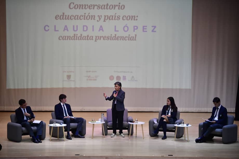 López fue la única, entre 14 aspirantes posibles, en presentarse al conversatorio.