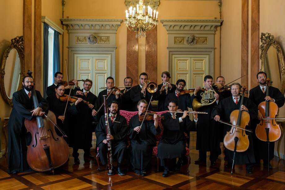 Algunos músicos de la Orquesta Sinfónica Nacional de Colombia con el atuendo propio de la saga de Harry Potter. / David Micolta