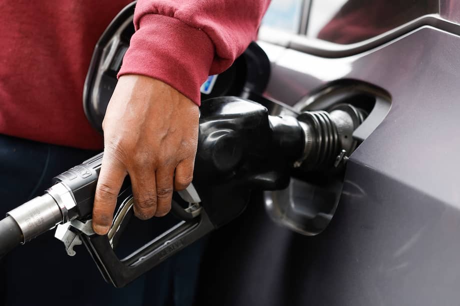El gobierno del presidente Petro anunció que el precio de la gasolina volverá a subir para evitar que el déficit del Fondo de Estabilización de Precios de los Combustibles siga creciendo. Imagen de referencia.