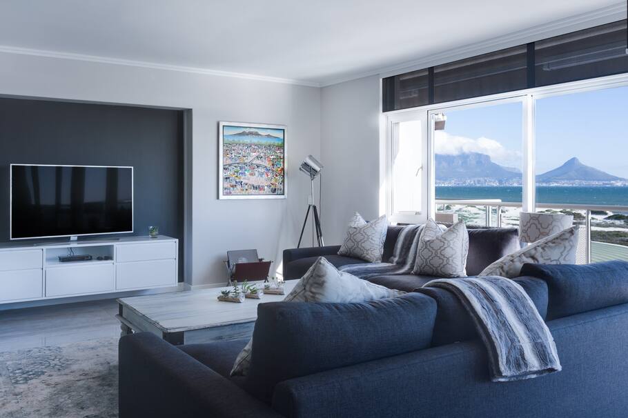 Para tener una pantalla limpia y reluciente, libre de huellas, polvo o manchas, basta con usar un paño de microfibra.