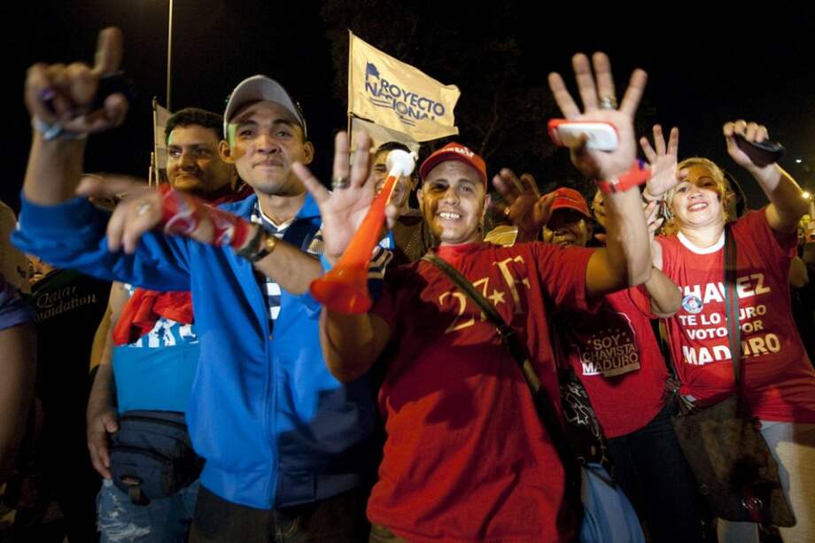Venezolanos aguardan con expectativa primer boletín del Consejo Electoral