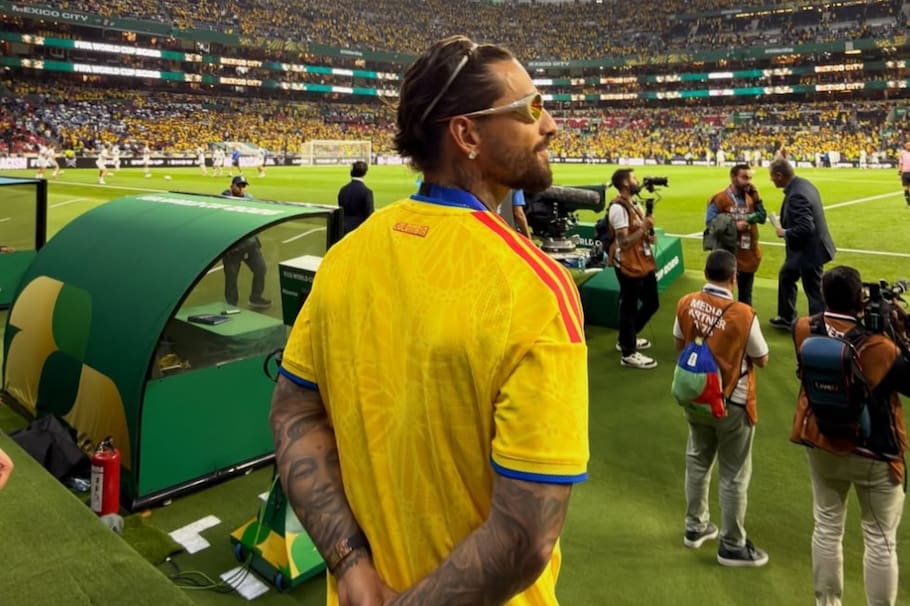 El cantante colombiano tuvo la oportunidad de compartir con varios jugadores de la Selección Colombia. Las imágenes se hicieron virales en las redes sociales.