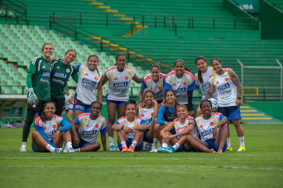 Las jugadoras de la selección femenina durante su concentración en el Estadio Deportivo Cali.