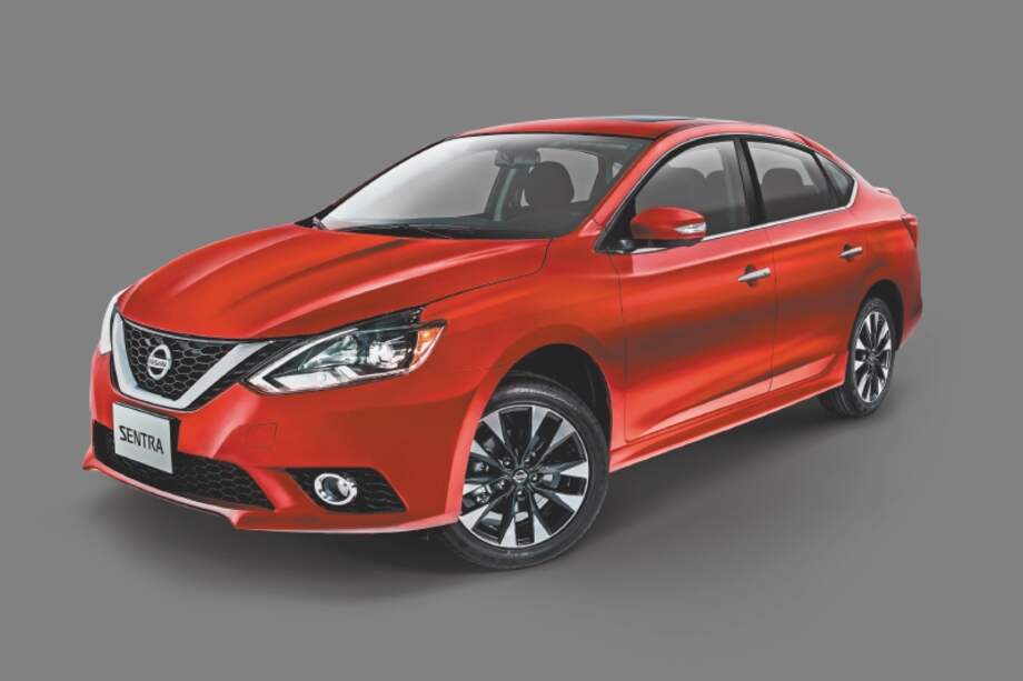 Rines bitono, spoiler trasero y detalles cromados son algunos de los cambios que se destacan en el Sentra SR. / Cortesía