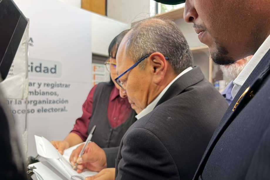 Organizaciones sociales presentaron comité de firmas para la constituyente.