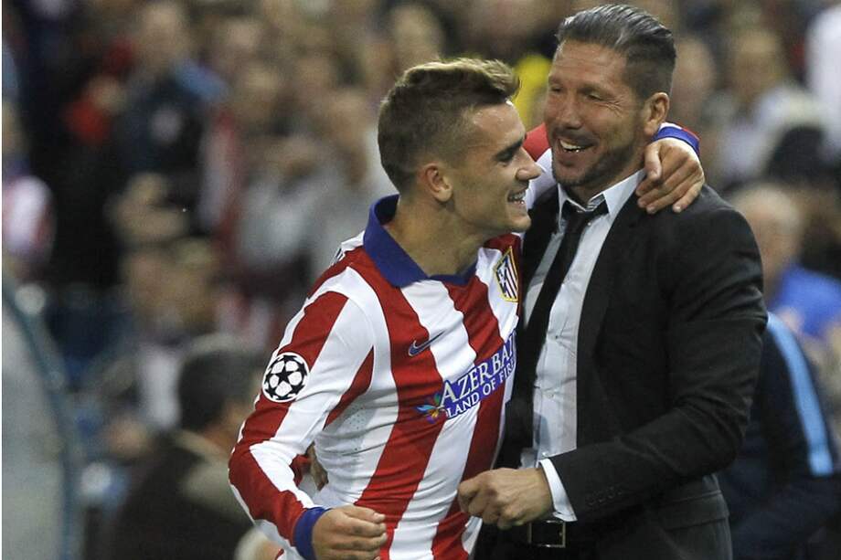 El jugador francés del Atlético de Madrid, Antoine Griezmann, junto a su entrenador, el argentino Diego Simeone. / EFE