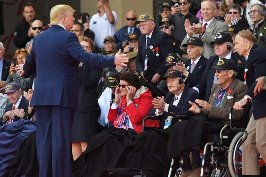 Donald Trump da un discurso frente a los veteranos de guerra en Francia. / AFP