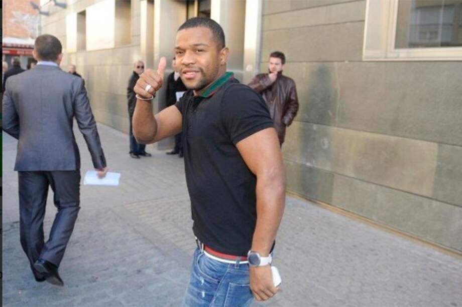 Dorlan Pabón a su arribo a la clínica Infanta Luisa de Triana en Sevilla. / @AlbaEspana