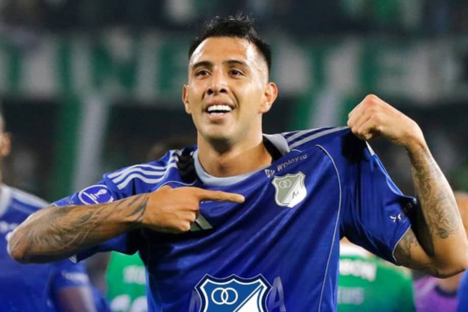 Rodrigo Contreras celebra su gol en el Atanasio Girardot.