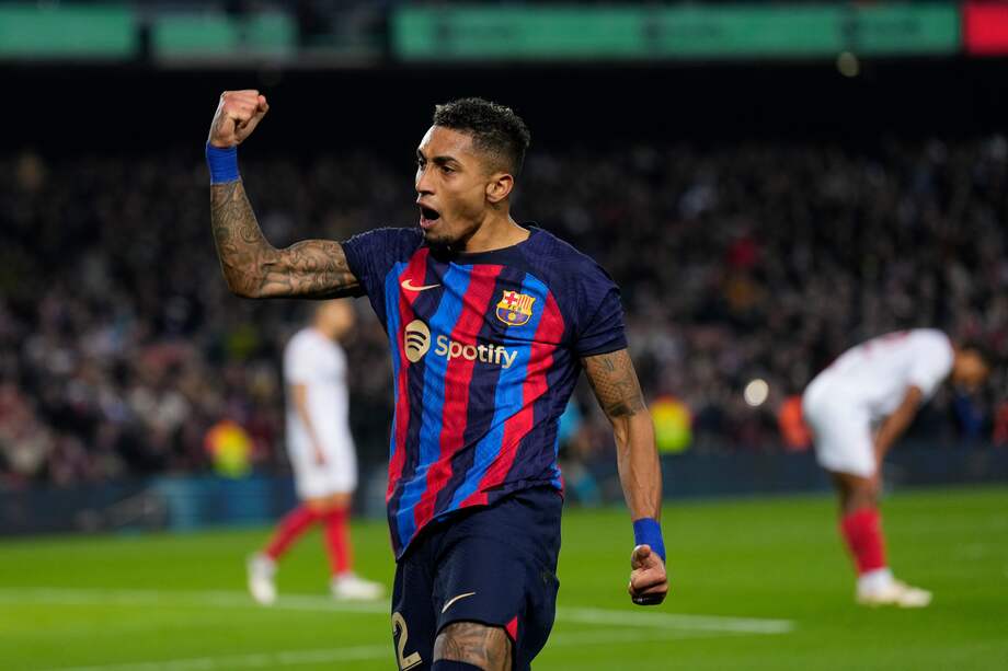 Raphinha cerró la victoria del Barcelona sobre Sevilla.