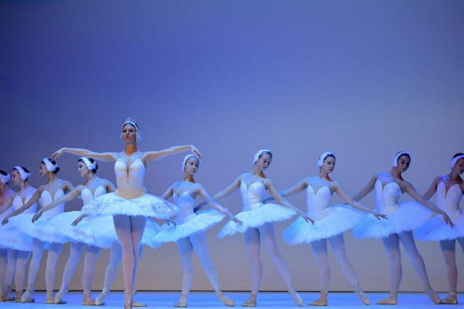 El Bolshói, junto con otros teatros federales rusos, cerró sus puertas al público a medidos de marzo en el marco del paquete de medidas para contener la pandemia del coronavirus. / EFE