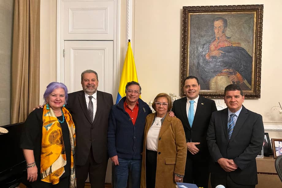Presidente Petro con representantes de la Fracción Parlamentaria de la Oposición Democrática de la Asamblea Nacional de Venezuela.